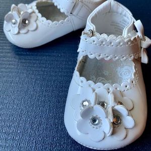 Size 0-3mo girls velcro place patent leather dress shoes